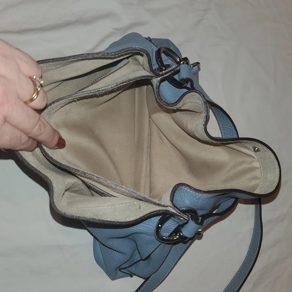 Alberta di Canio Italian leather blue purse. Silvwr hardware.